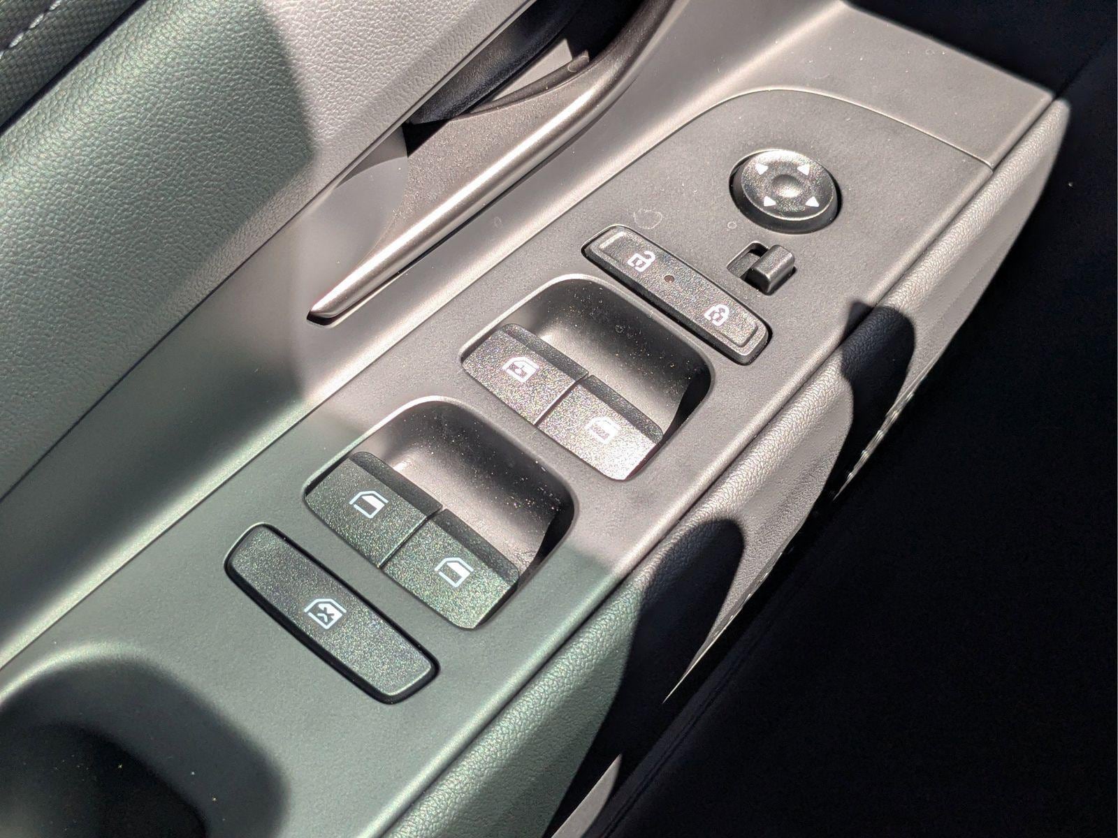 2025 Hyundai Elantra Blue - Photo 22