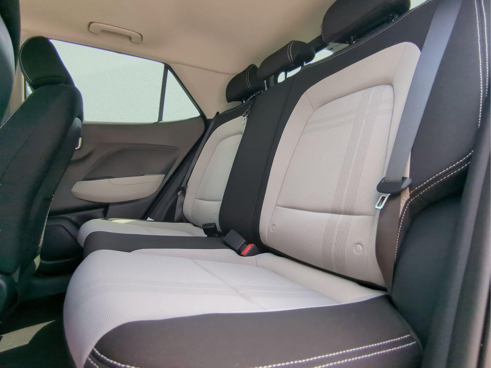 2025 Hyundai Venue SEL - Photo 16