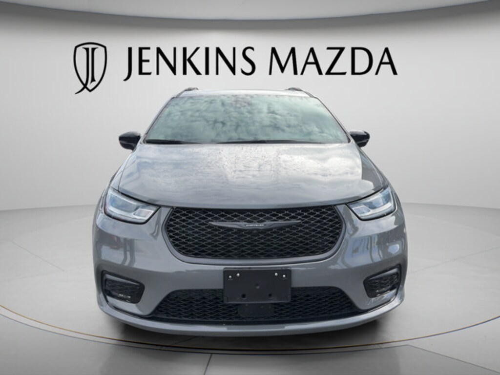Used 2025 Chrysler Pacifica Limited Minivan/Van