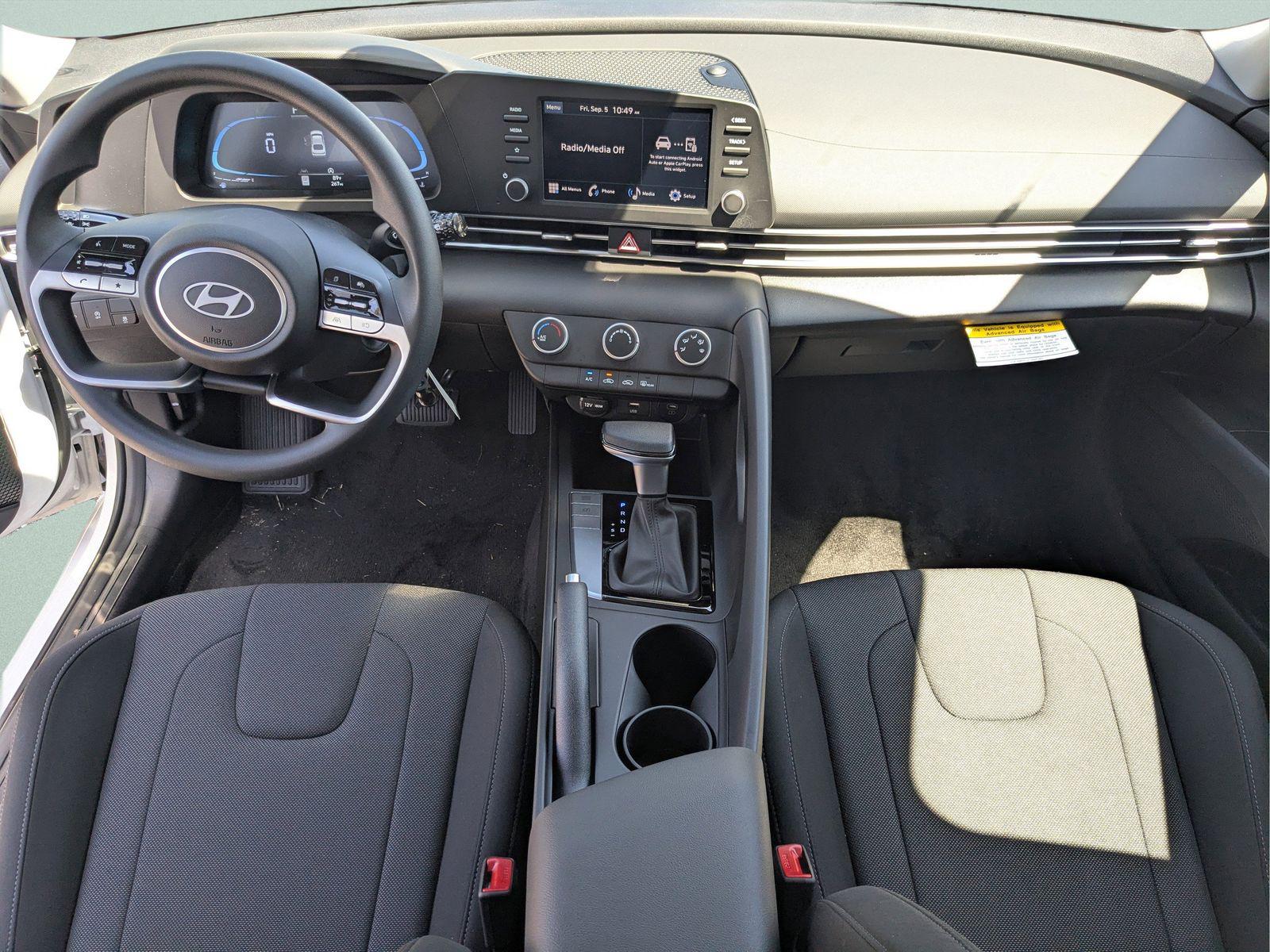 2025 Hyundai Elantra SE - Photo 17