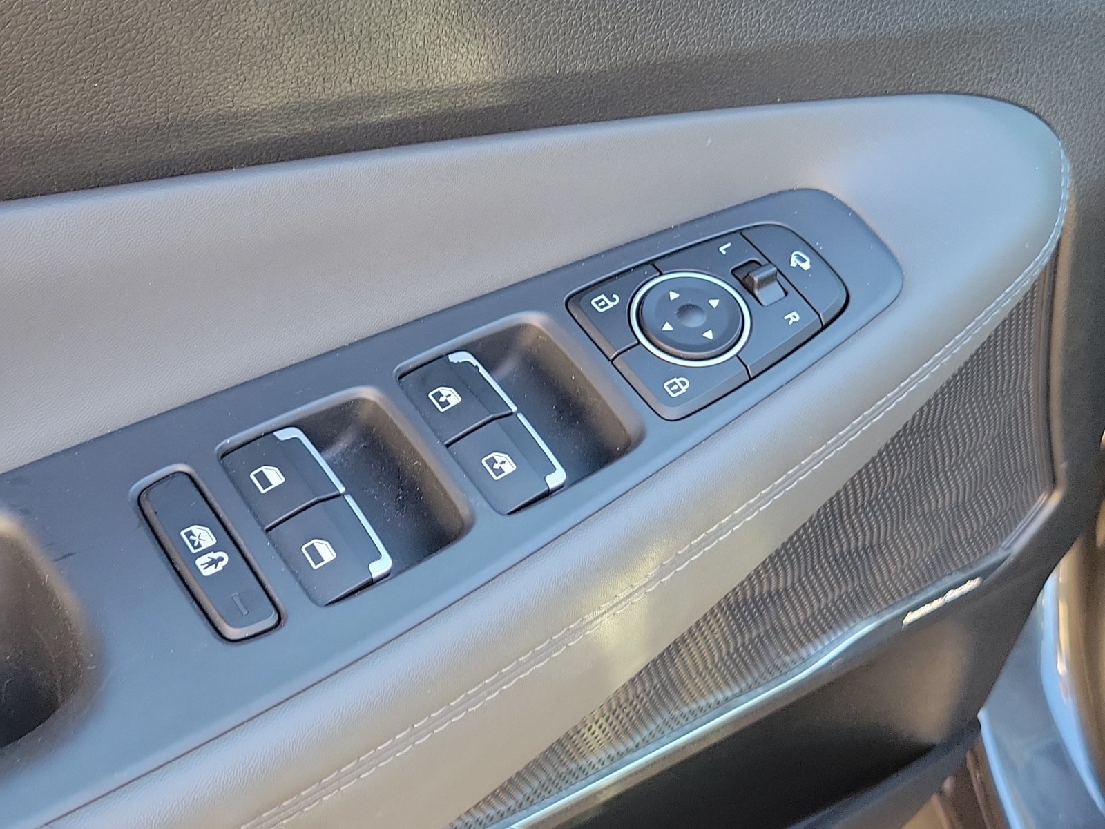 2023 Hyundai Santa Fe Limited - Photo 29