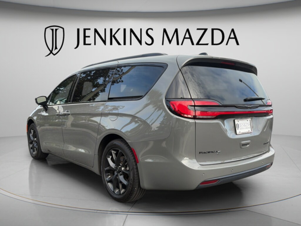 Used 2025 Chrysler Pacifica Limited Minivan/Van