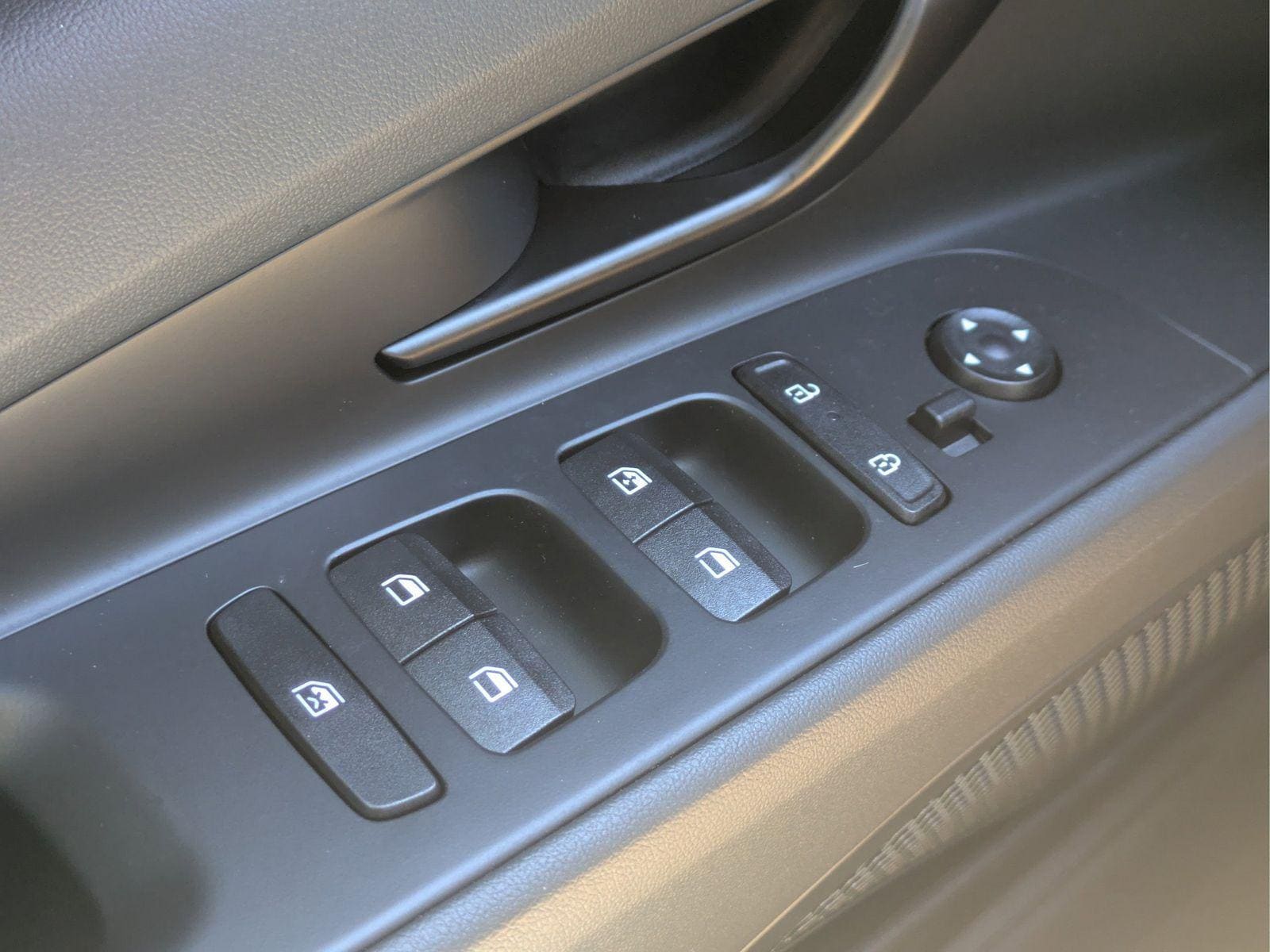 2025 Hyundai Elantra SEL - Photo 24