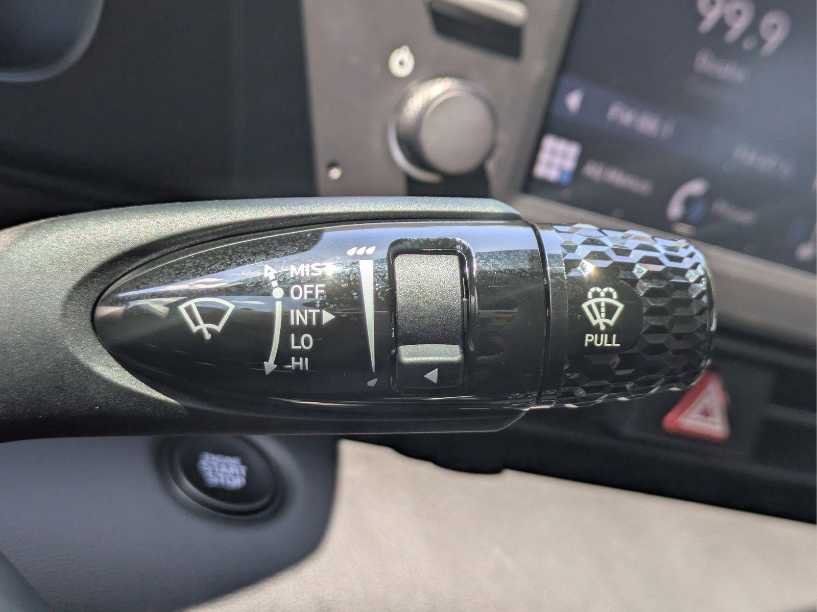 2025 Hyundai Elantra SEL - Photo 29