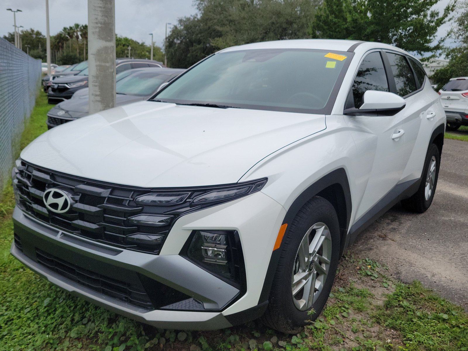 2025 Hyundai Tucson SE - Photo 2