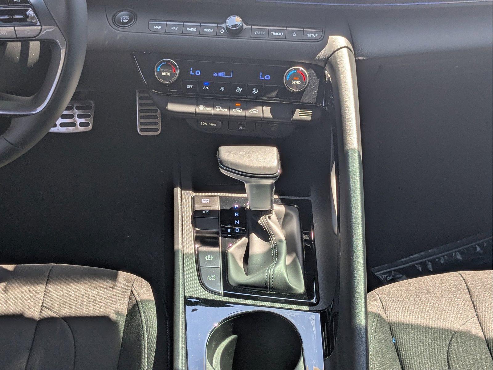 2025 Hyundai Elantra Blue - Photo 16