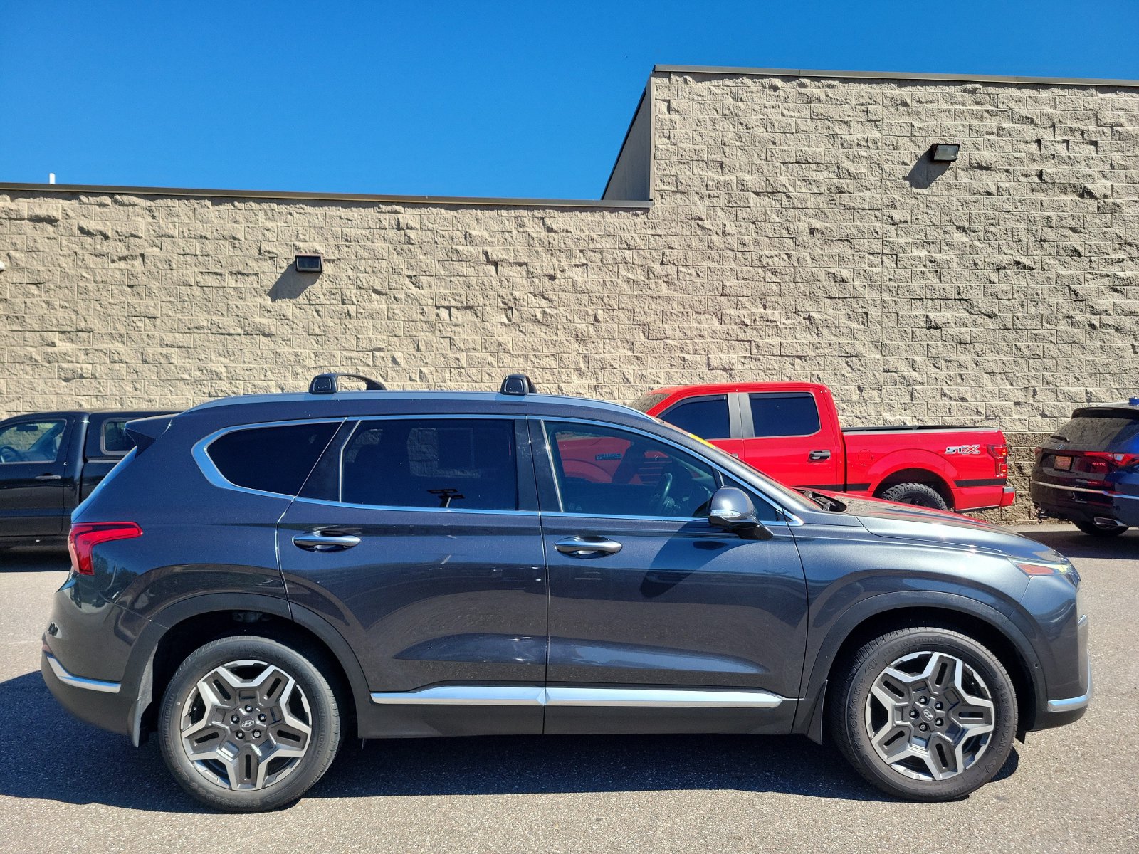 2023 Hyundai Santa Fe Limited - Photo 2