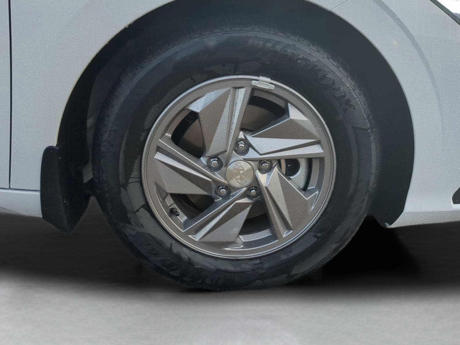 2025 Hyundai Elantra SE - Photo 35
