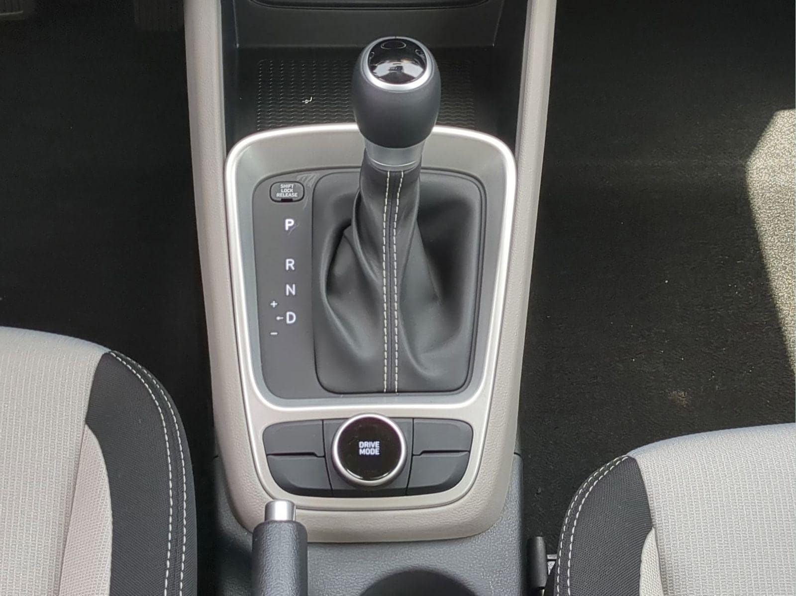 2025 Hyundai Venue SEL - Photo 22