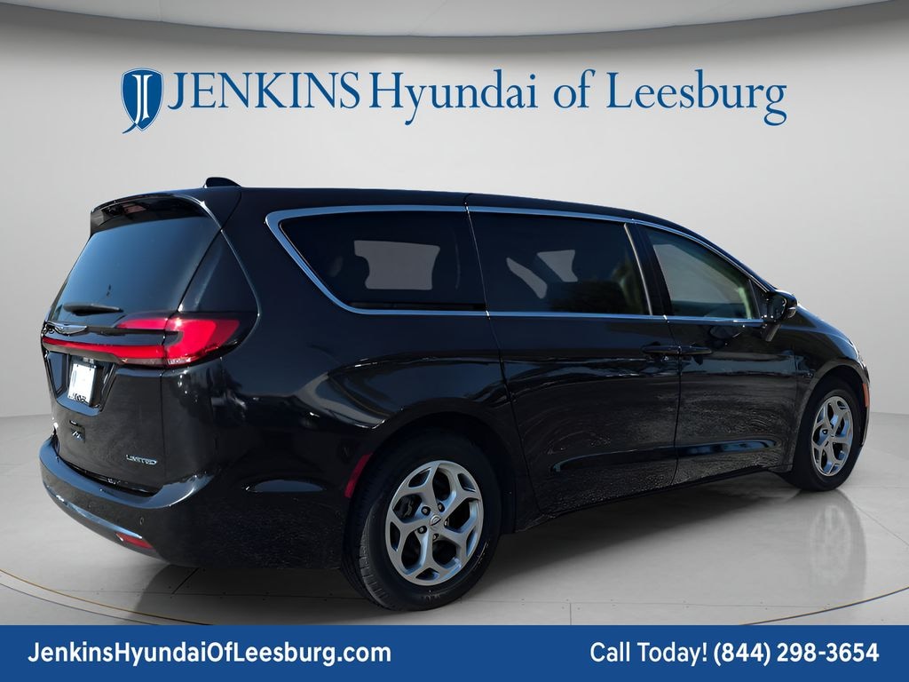 Used 2024 Chrysler Pacifica Limited Minivan/Van