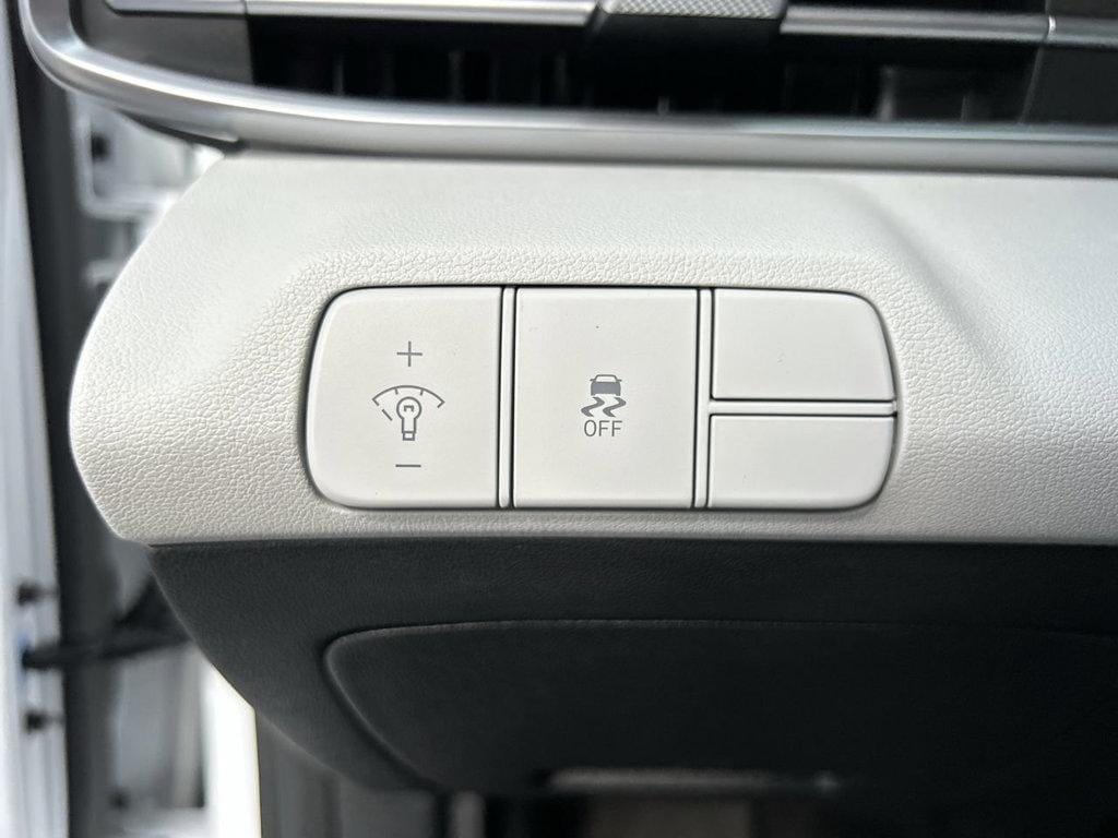 2026 Hyundai Elantra Limited - Photo 30