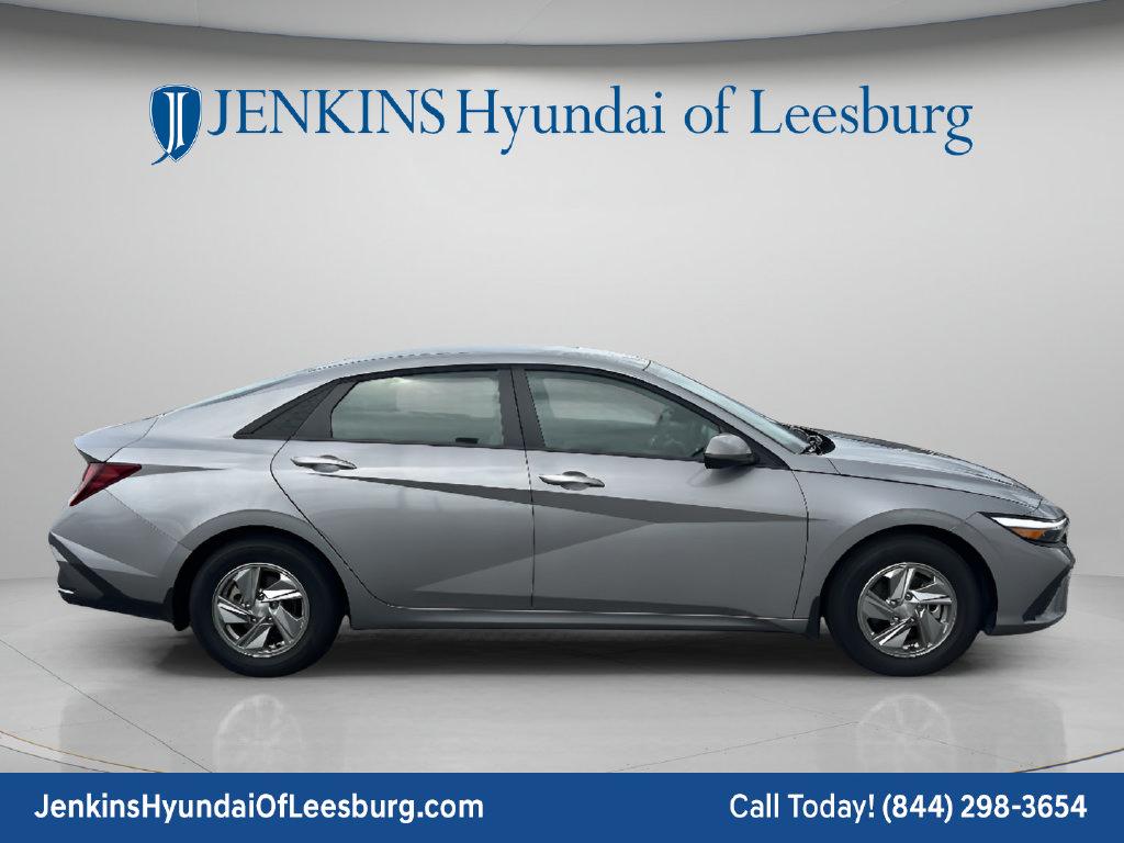 New 2026 Hyundai Elantra SE Sedan