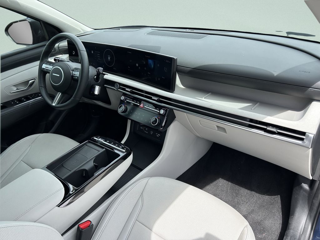 2025 Hyundai Tucson Limited - Photo 17