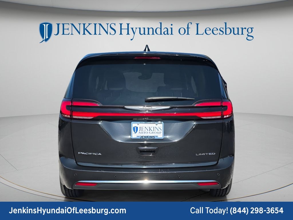 Used 2024 Chrysler Pacifica Limited Minivan/Van