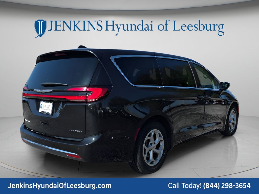 Used 2024 Chrysler Pacifica Limited Minivan/Van