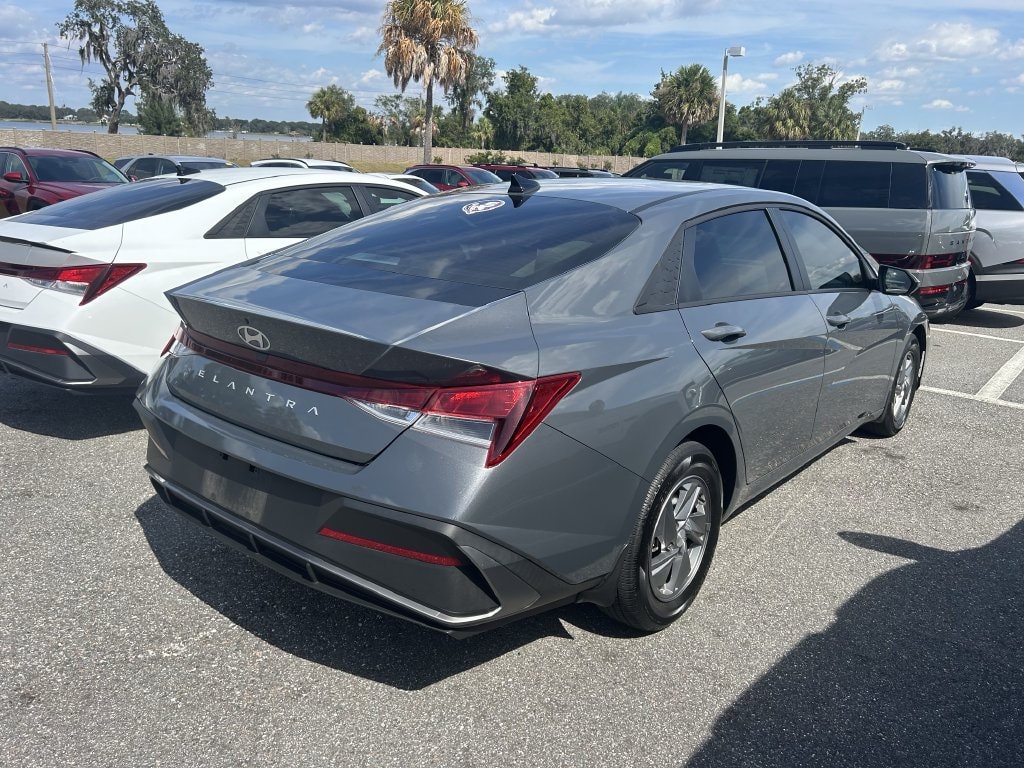 Certified 2025 Hyundai Elantra SE Sedan