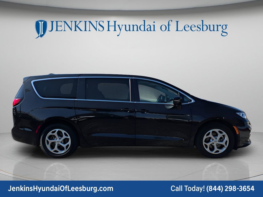 Used 2024 Chrysler Pacifica Limited Minivan/Van