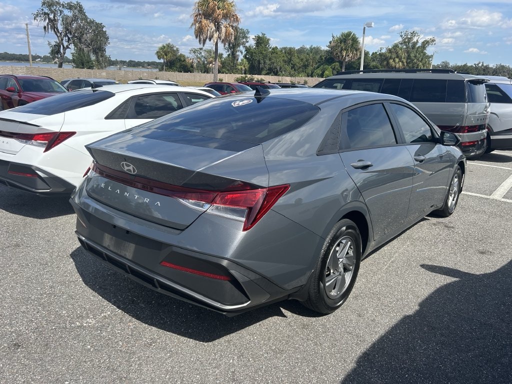 Certified 2025 Hyundai Elantra SE Sedan