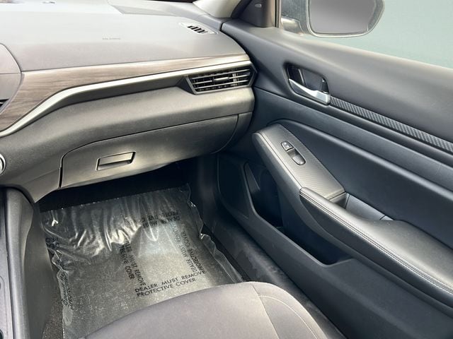 2025 Nissan Altima SV - Photo 15