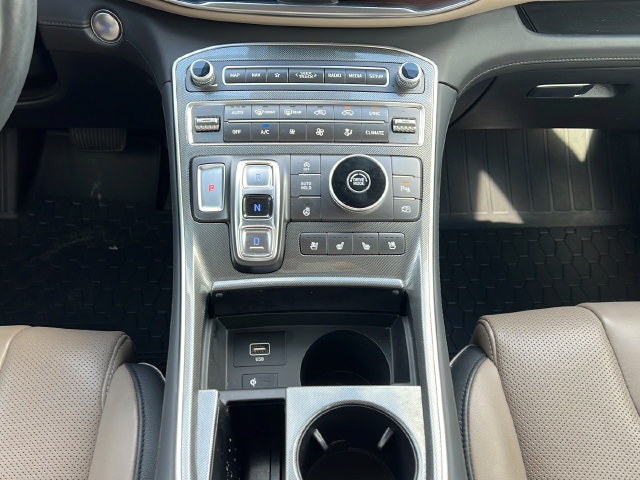 2023 Hyundai Santa Fe Limited - Photo 17
