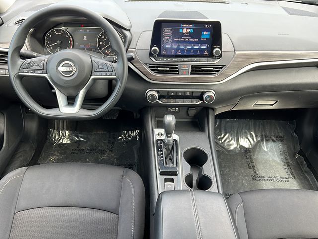 2025 Nissan Altima SV - Photo 13