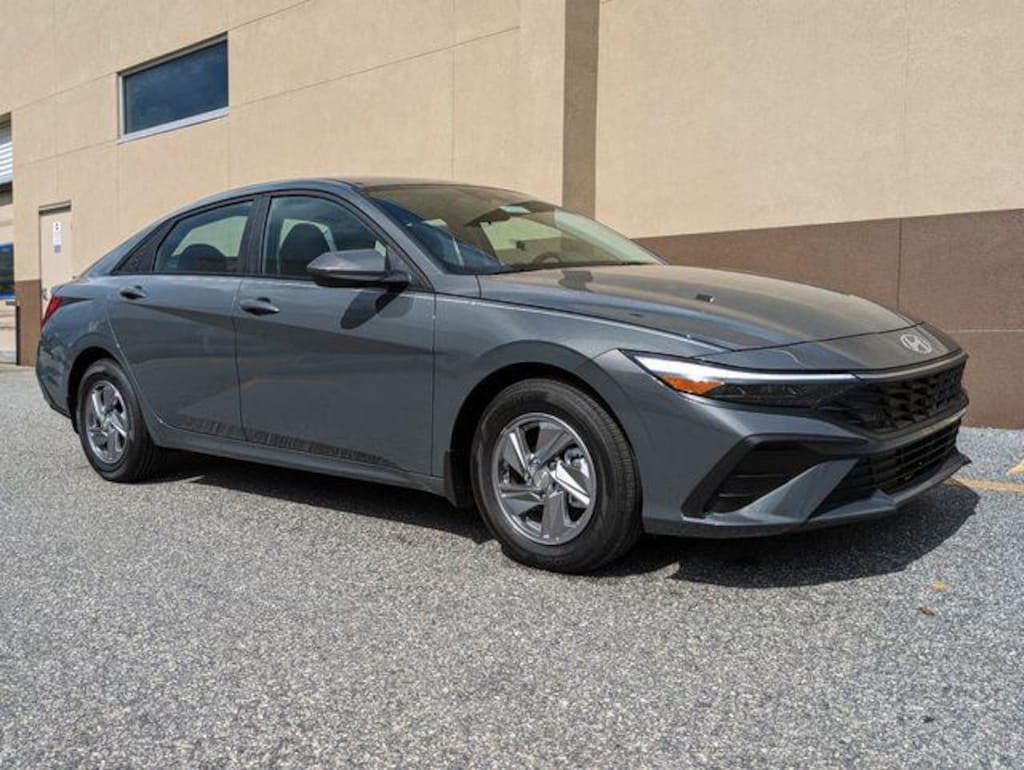 New 2026 Hyundai Elantra SE Sedan