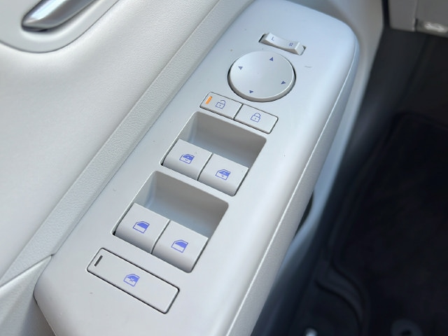 2025 Hyundai Kona Limited - Photo 26