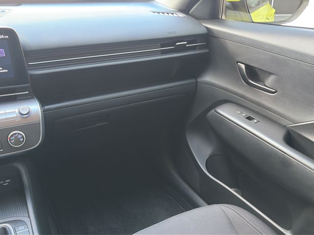 2024 Hyundai Kona SE - Photo 17