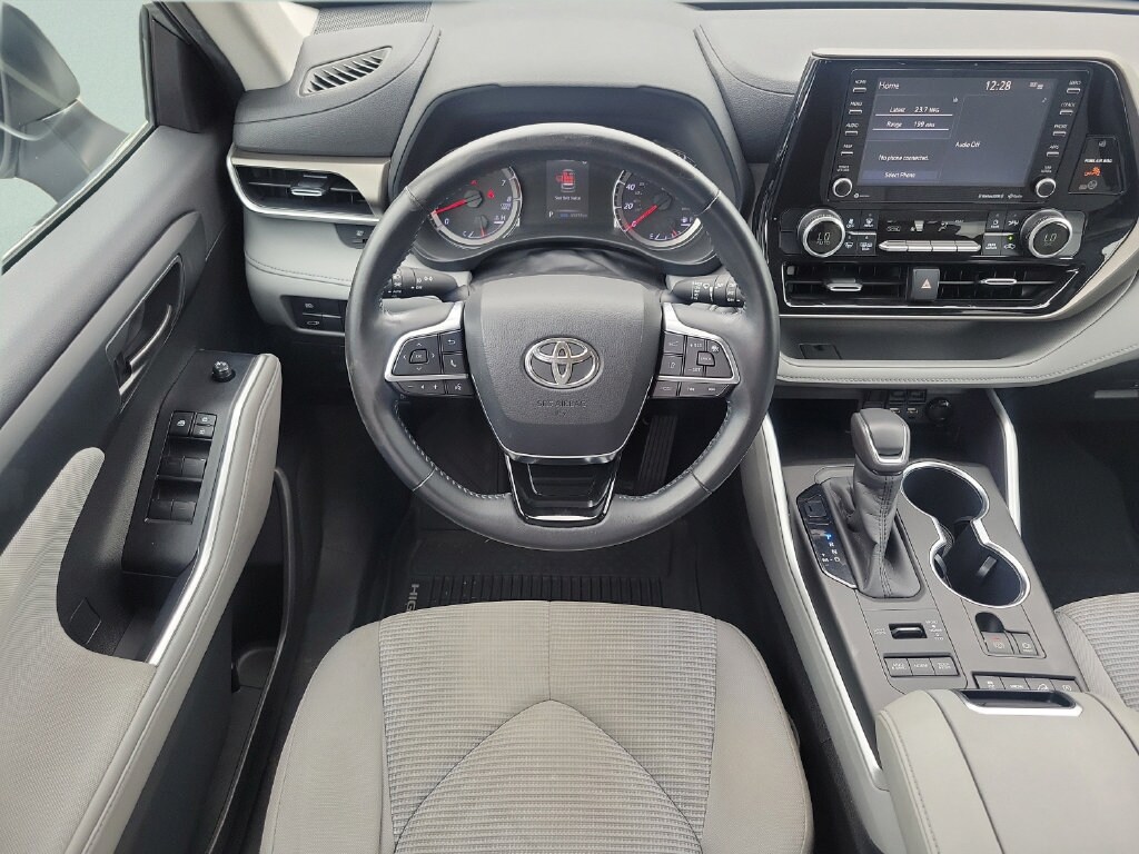 2020 Toyota Highlander LE - Photo 16