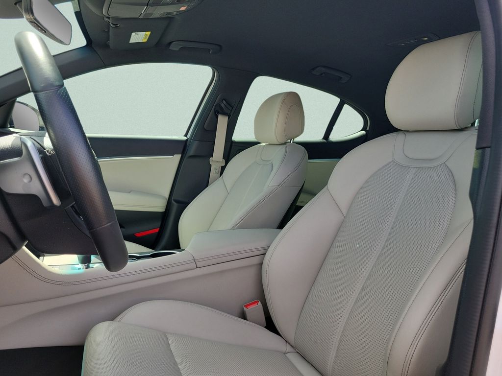 2025 GENESIS G70 Standard - Photo 14