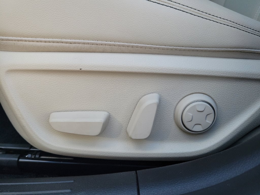 2026 GENESIS G70 Standard - Photo 17