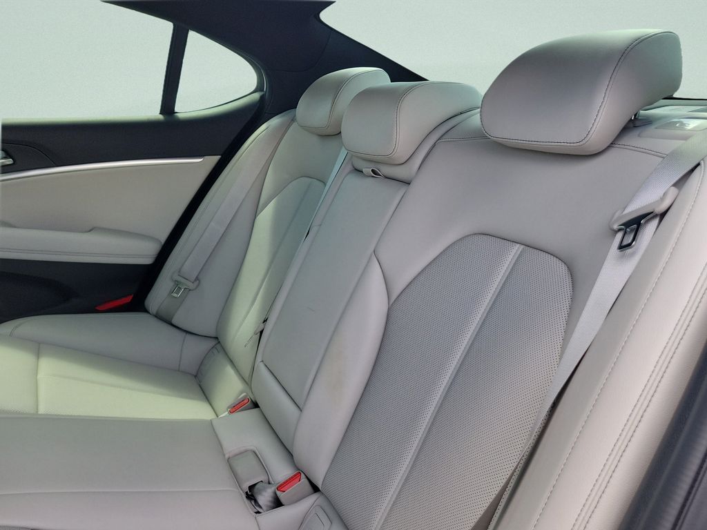 2025 GENESIS G70 Standard - Photo 10