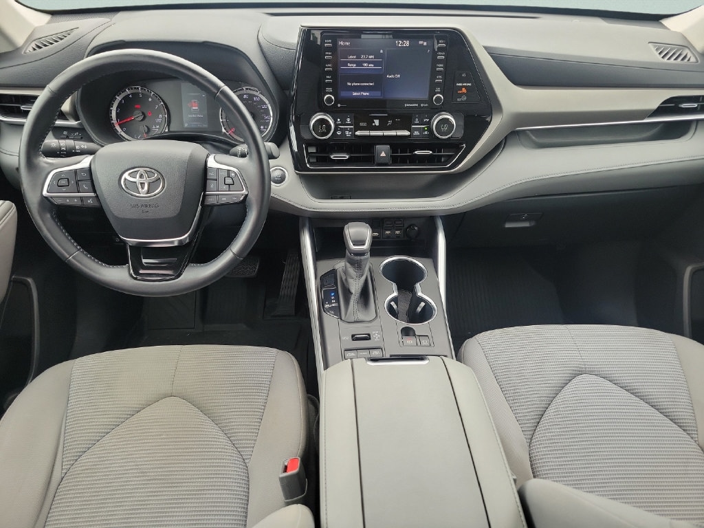 2020 Toyota Highlander LE - Photo 15