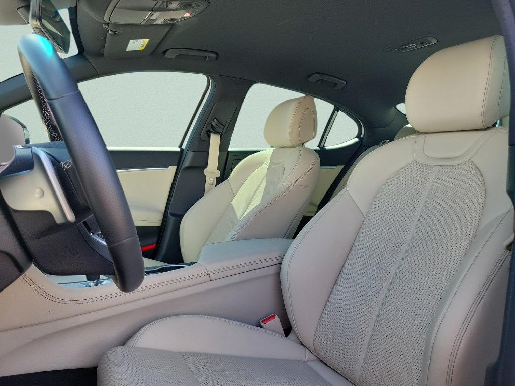 2026 GENESIS G70 Standard - Photo 16