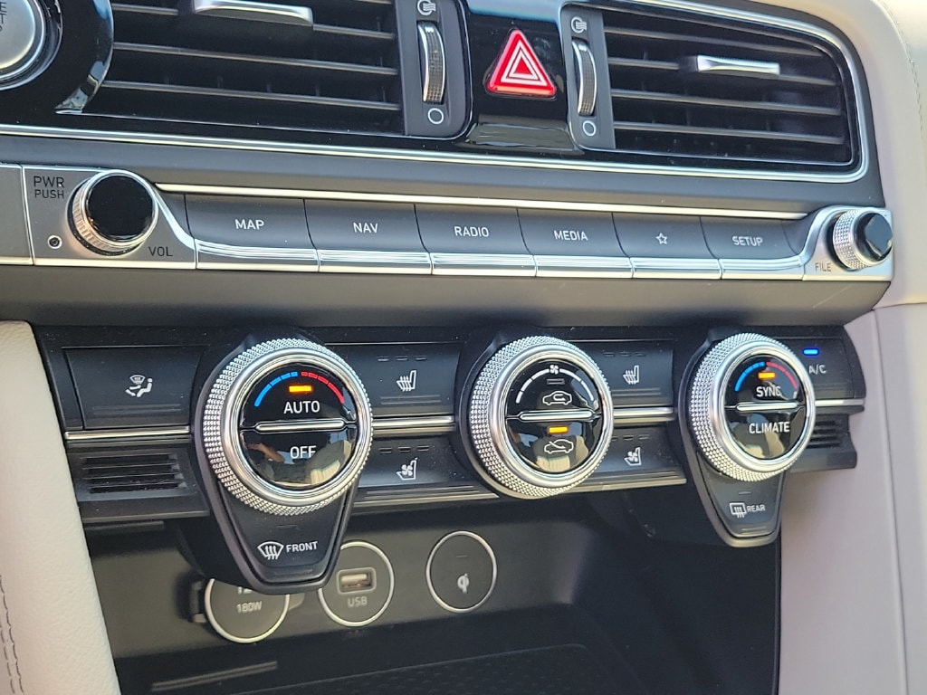 2023 GENESIS G70 Standard - Photo 25