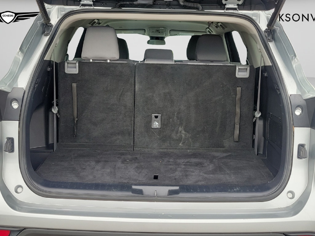 2020 Toyota Highlander LE - Photo 9
