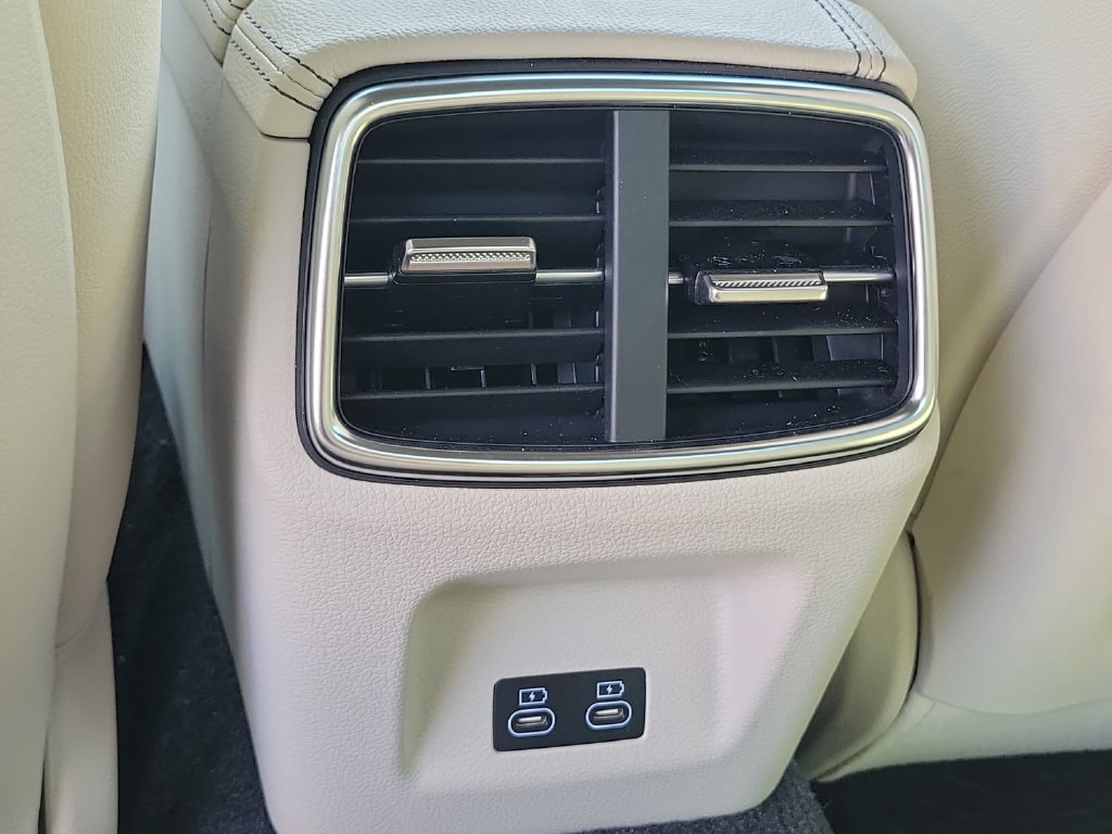2026 GENESIS G70 Standard - Photo 12