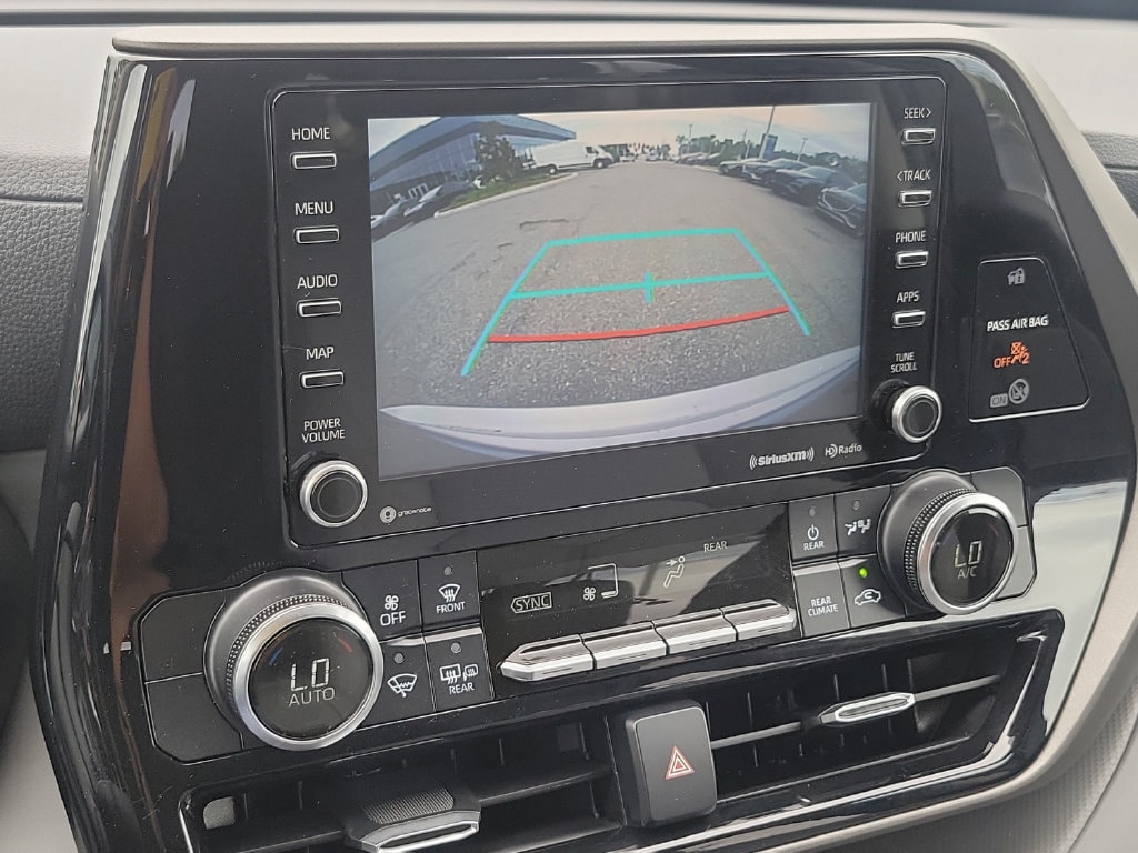 2020 Toyota Highlander LE - Photo 26