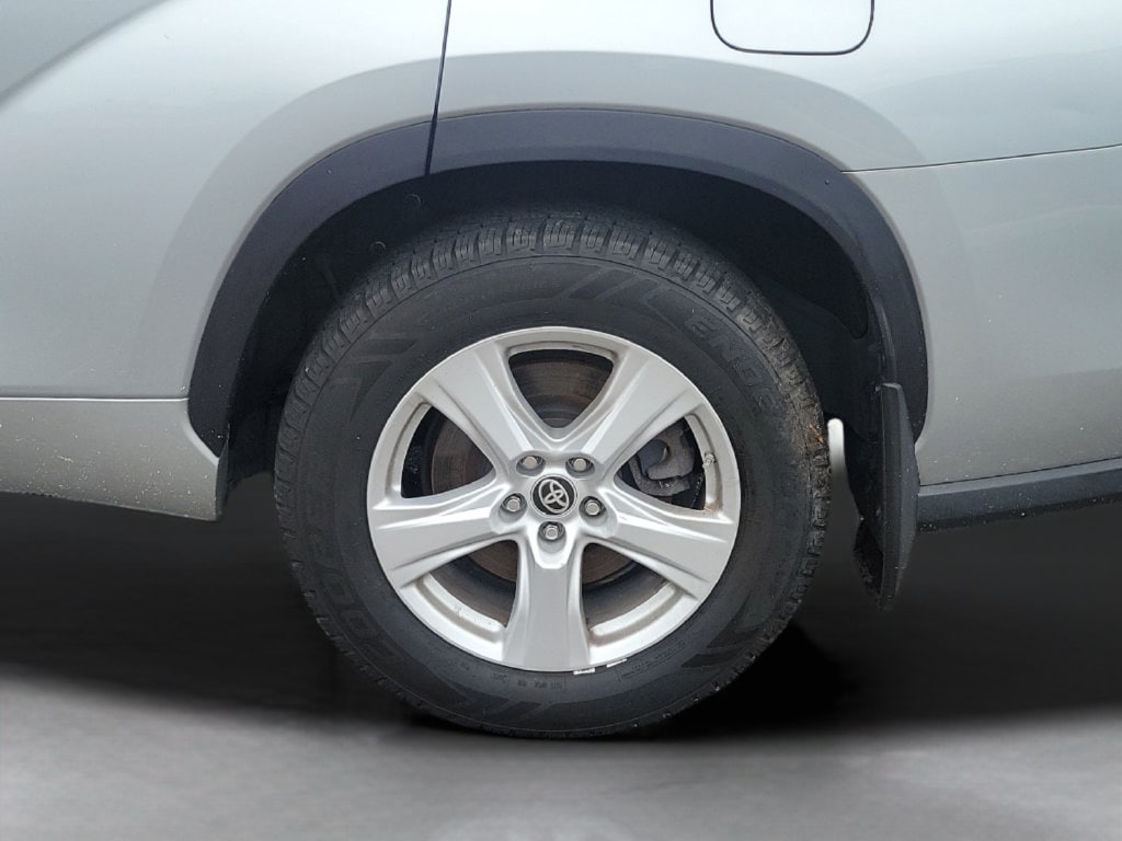 2020 Toyota Highlander LE - Photo 30