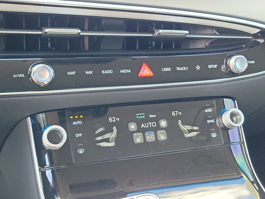 2026 GENESIS GV70 Standard - Photo 28