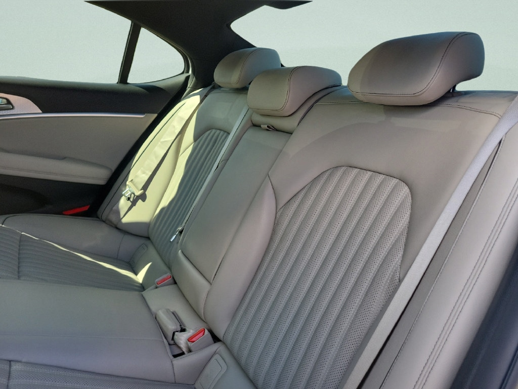 2023 GENESIS G70 Standard - Photo 8