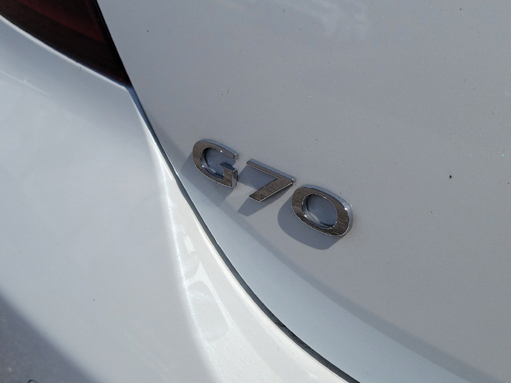 2026 GENESIS G70 Standard - Photo 9