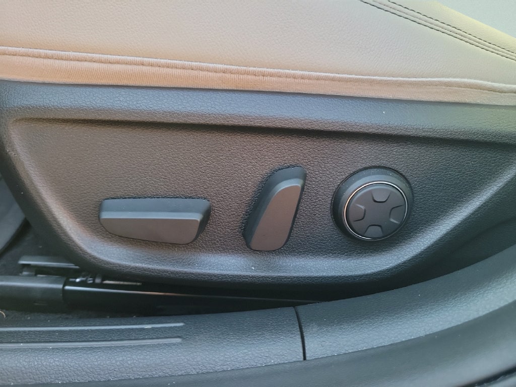 2023 GENESIS G70 Standard - Photo 15