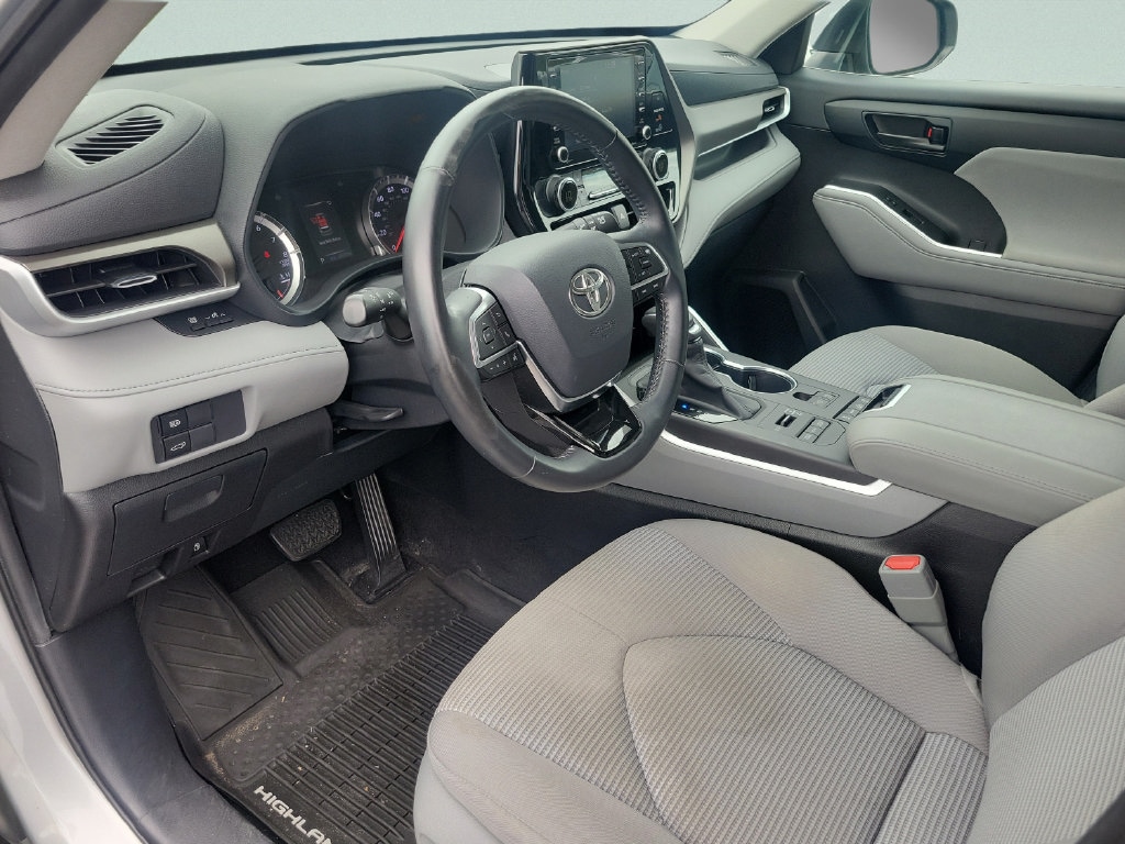 2020 Toyota Highlander LE - Photo 17