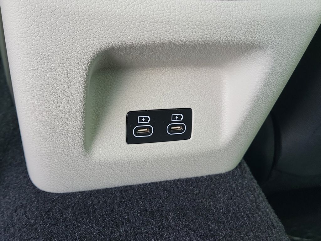 2025 GENESIS G70 Standard - Photo 11
