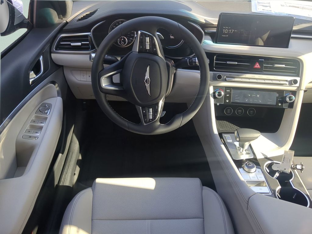 2025 GENESIS G70 Standard - Photo 7