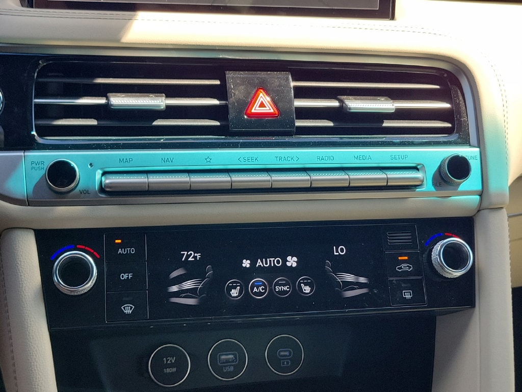2026 GENESIS G70 Standard - Photo 29