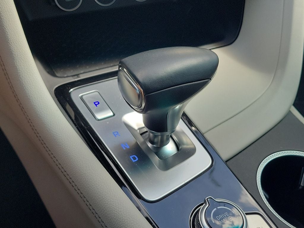 2025 GENESIS G70 Standard - Photo 25