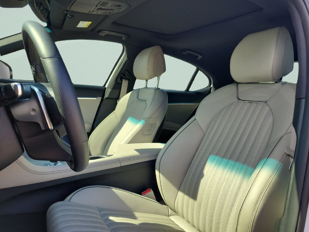2023 GENESIS G70 Standard - Photo 14