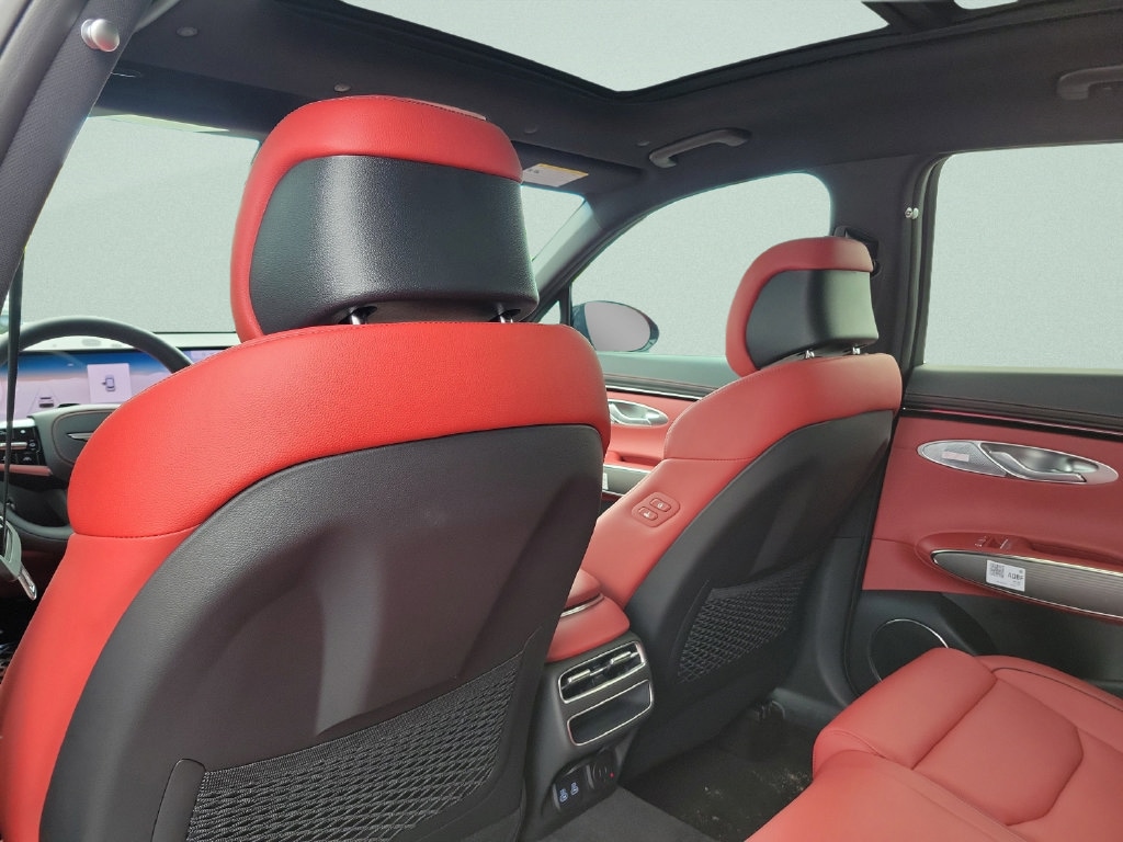 2026 GENESIS GV70 Sport Advanced - Photo 7